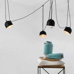 Zwis czarny na linkach CustomForm Popo 4 kolor czarny